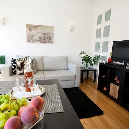 Downtown Bica Apartament