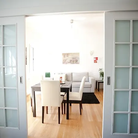 Apartment Downtown Apartments Bica Lisbon