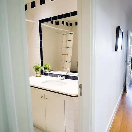 Downtown Bica * Lizbona